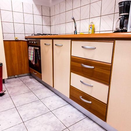 Apartemen 30 m² dengan 1 kamar tidur dan 1 kamar mandi pribadi di Calea Aradului Timisoara Bagian luar foto