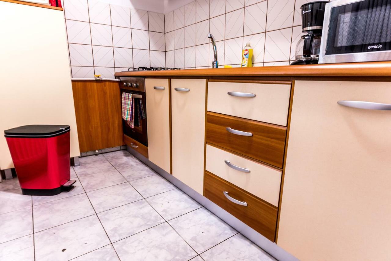 Apartemen 30 m² dengan 1 kamar tidur dan 1 kamar mandi pribadi di Calea Aradului Timisoara Bagian luar foto
