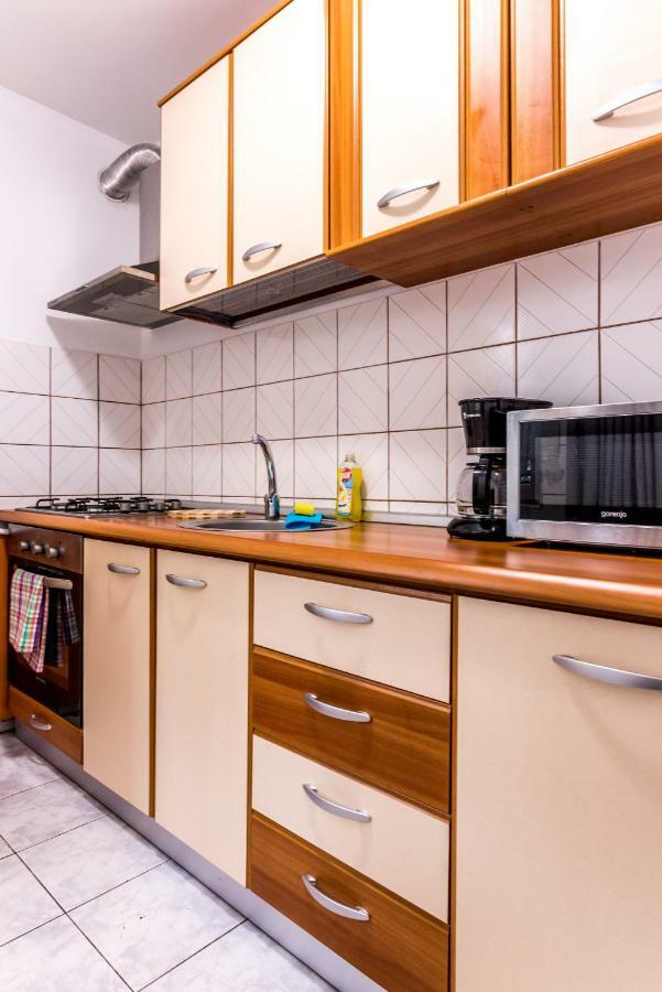 Apartemen 30 m² dengan 1 kamar tidur dan 1 kamar mandi pribadi di Calea Aradului Timisoara Bagian luar foto