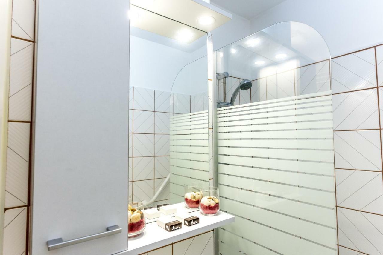 Apartemen 30 m² dengan 1 kamar tidur dan 1 kamar mandi pribadi di Calea Aradului Timisoara Bagian luar foto