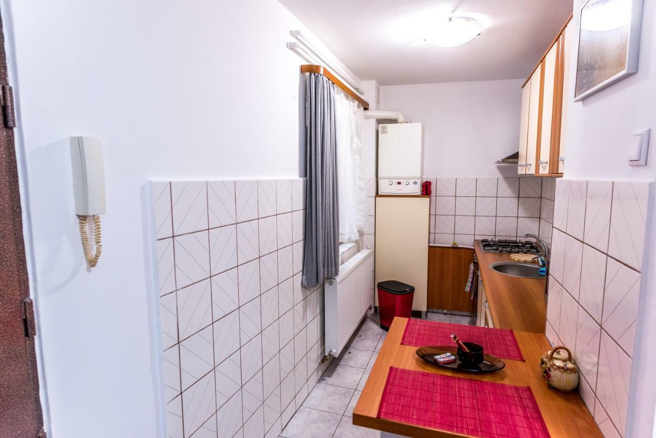 Apartemen 30 m² dengan 1 kamar tidur dan 1 kamar mandi pribadi di Calea Aradului Timisoara Bagian luar foto