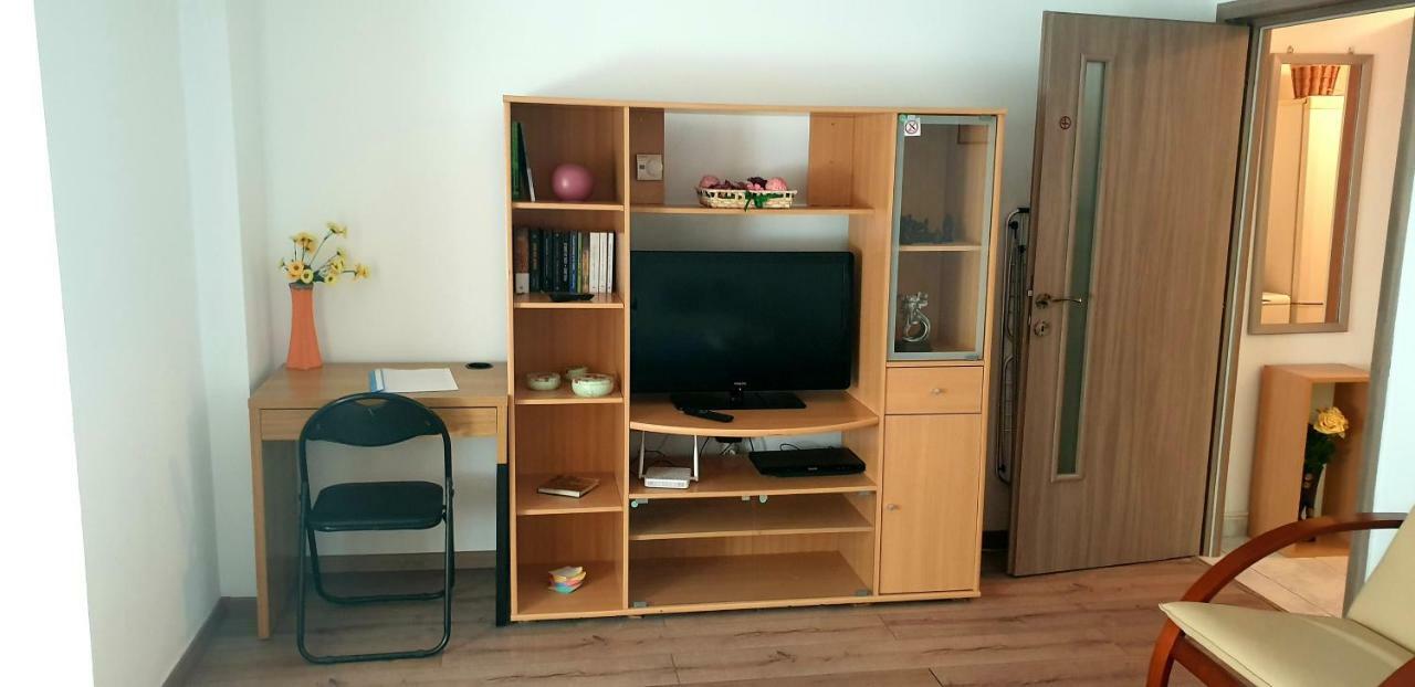 Apartemen 30 m² dengan 1 kamar tidur dan 1 kamar mandi pribadi di Calea Aradului Timisoara Bagian luar foto